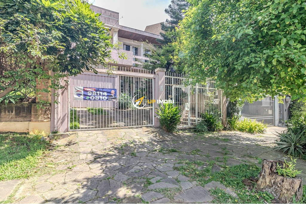 Casa com 360m², 3 dormitórios no bairro Chácara das Pedras em Porto Alegre para Comprar