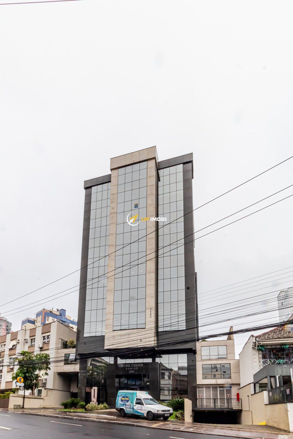 Sala Comercial com 47m² no bairro Floresta em Porto Alegre para Comprar