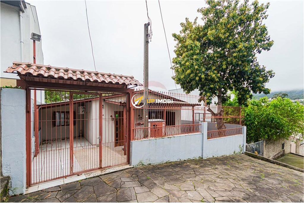 Casa com 167m², 3 dormitórios no bairro Nonoai em Porto Alegre para Comprar