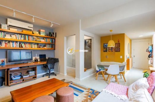 Apartamento, 2 dormitórios no bairro Rio Branco em Porto Alegre para Comprar