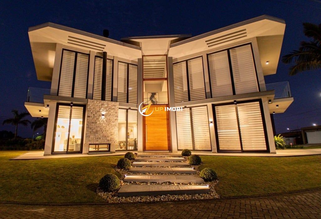 Casa de Condomínio com 590m², 5 dormitórios no bairro Itapeva em Torres para Comprar