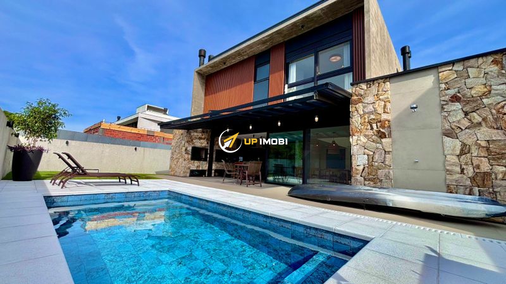 Casa com 284m², 4 dormitórios no bairro Centro em Tramandaí para Comprar