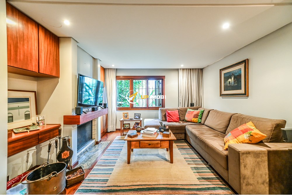 Casa de Condomínio com 240m², 4 dormitórios no bairro Três Figueiras em Porto Alegre para Comprar