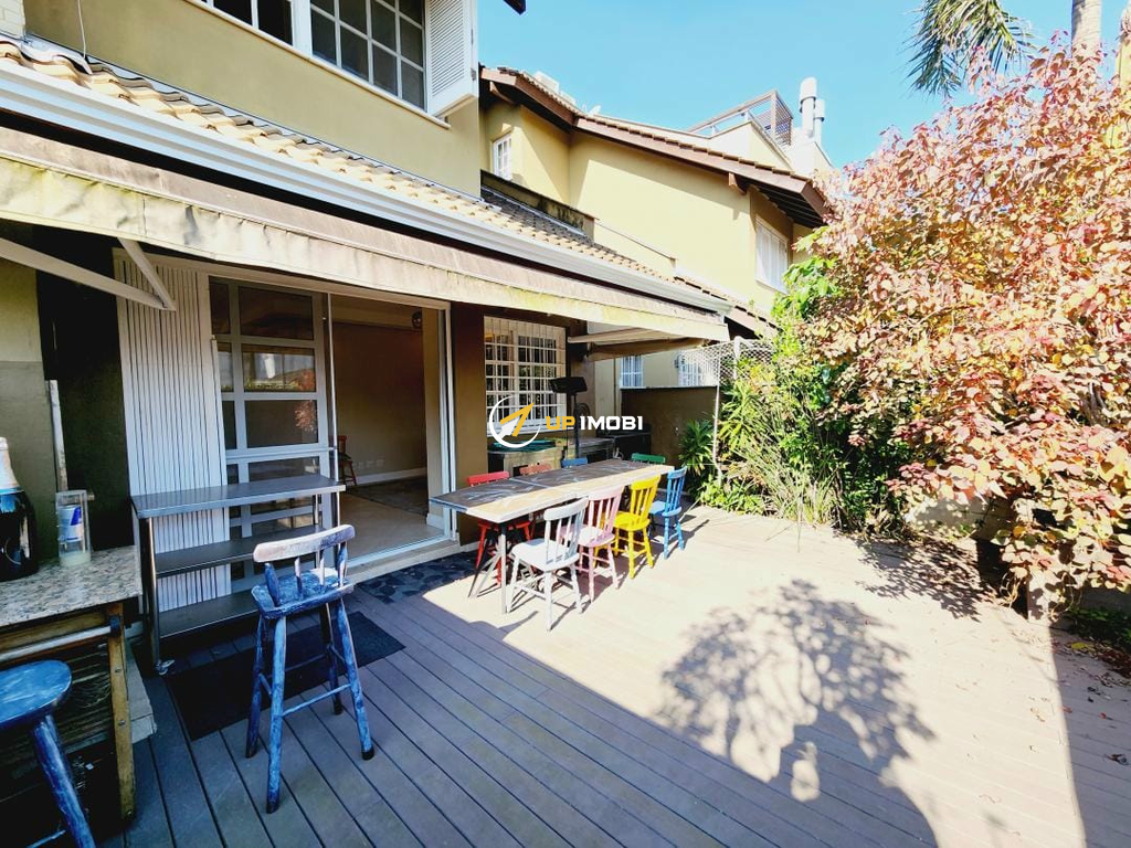 Casa com 284m², 4 dormitórios no bairro Chácara das Pedras em Porto Alegre para Comprar