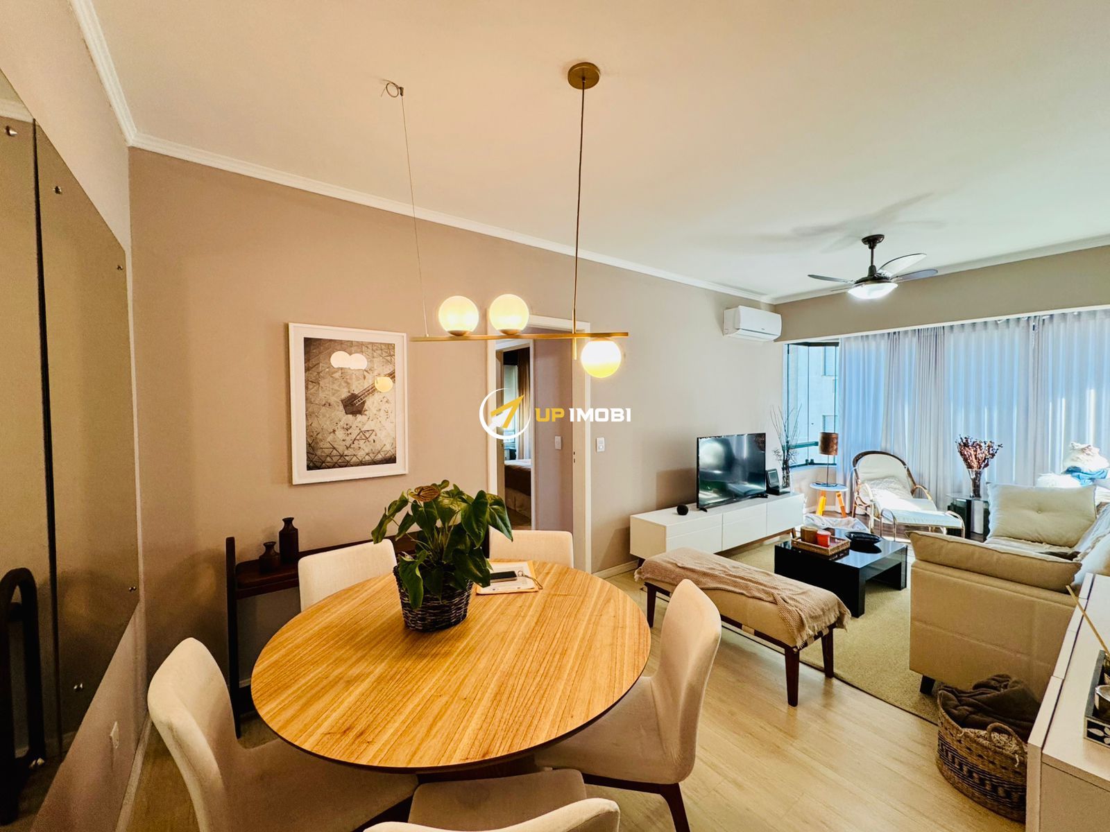 Apartamento, 2 dormitórios no bairro Menino Deus em Porto Alegre para Comprar