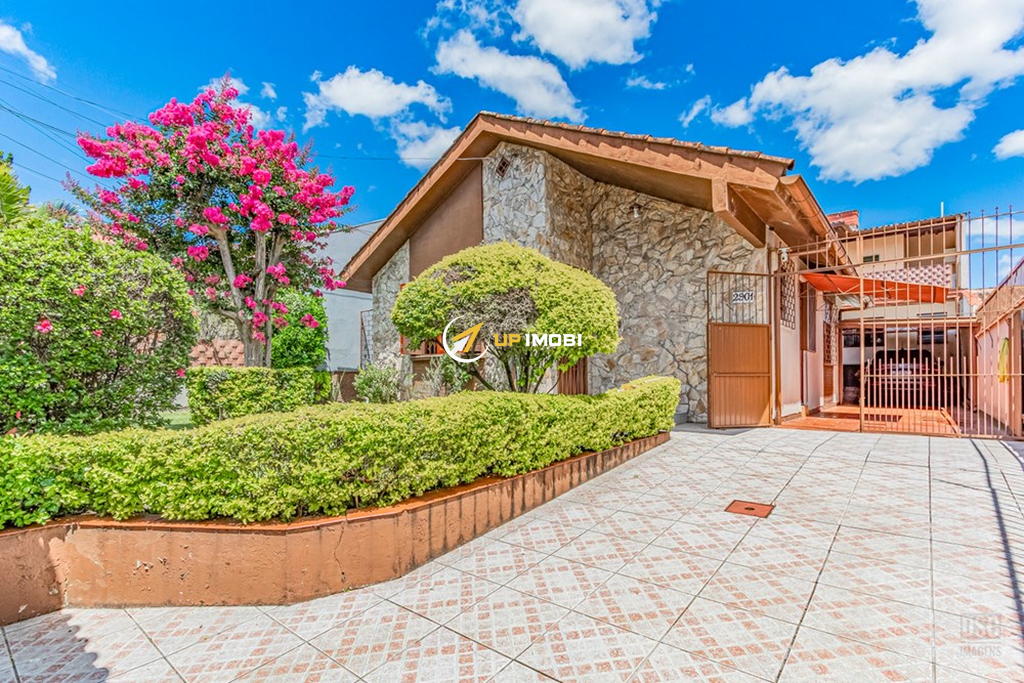 Casa com 131m², 5 dormitórios no bairro Tristeza em Porto Alegre para Comprar