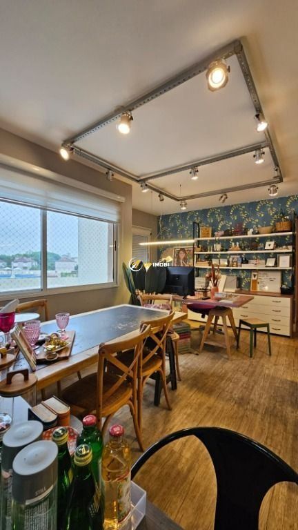 Apartamento com 70m², 2 dormitórios no bairro Vila Ipiranga em Porto Alegre para Comprar