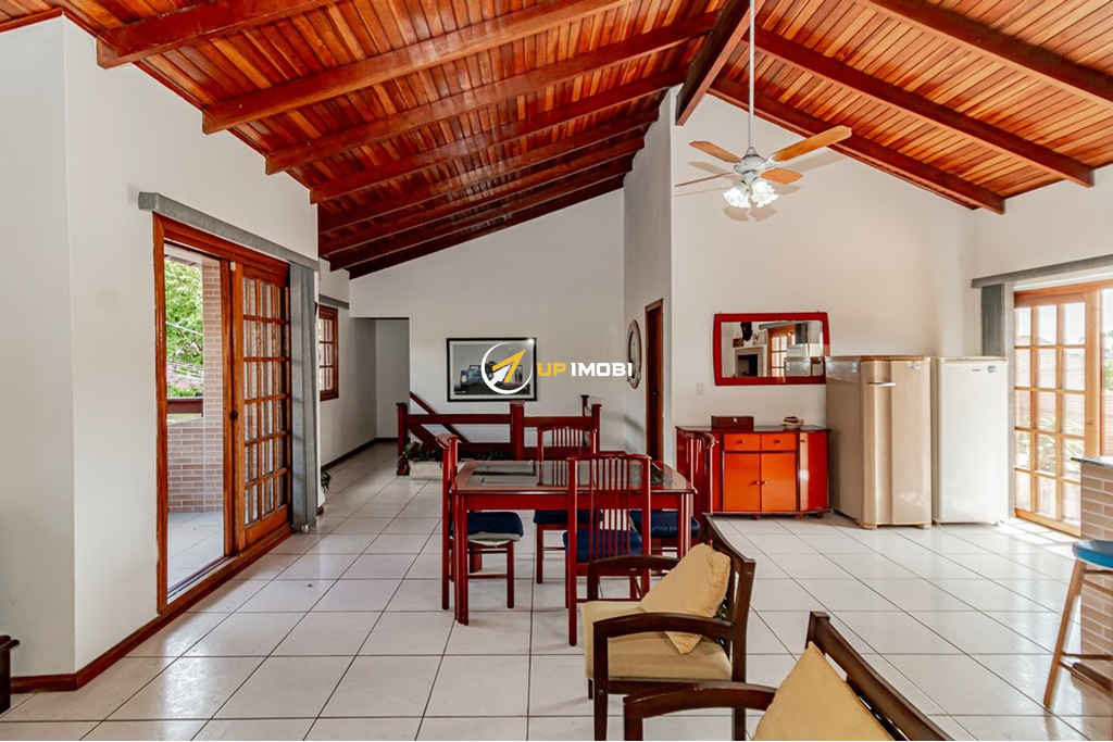 Casa com 287m², 4 dormitórios no bairro Jardim Itu Sabará em Porto Alegre para Comprar