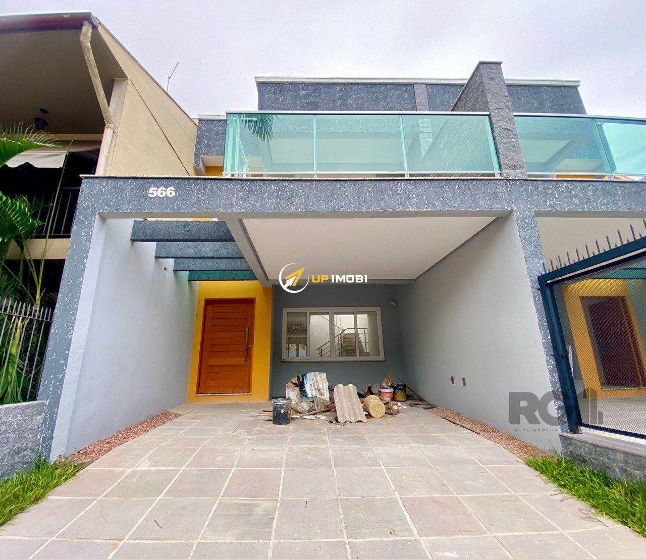 Casa com 202m², 3 dormitórios no bairro Chácara das Pedras em Porto Alegre para Comprar