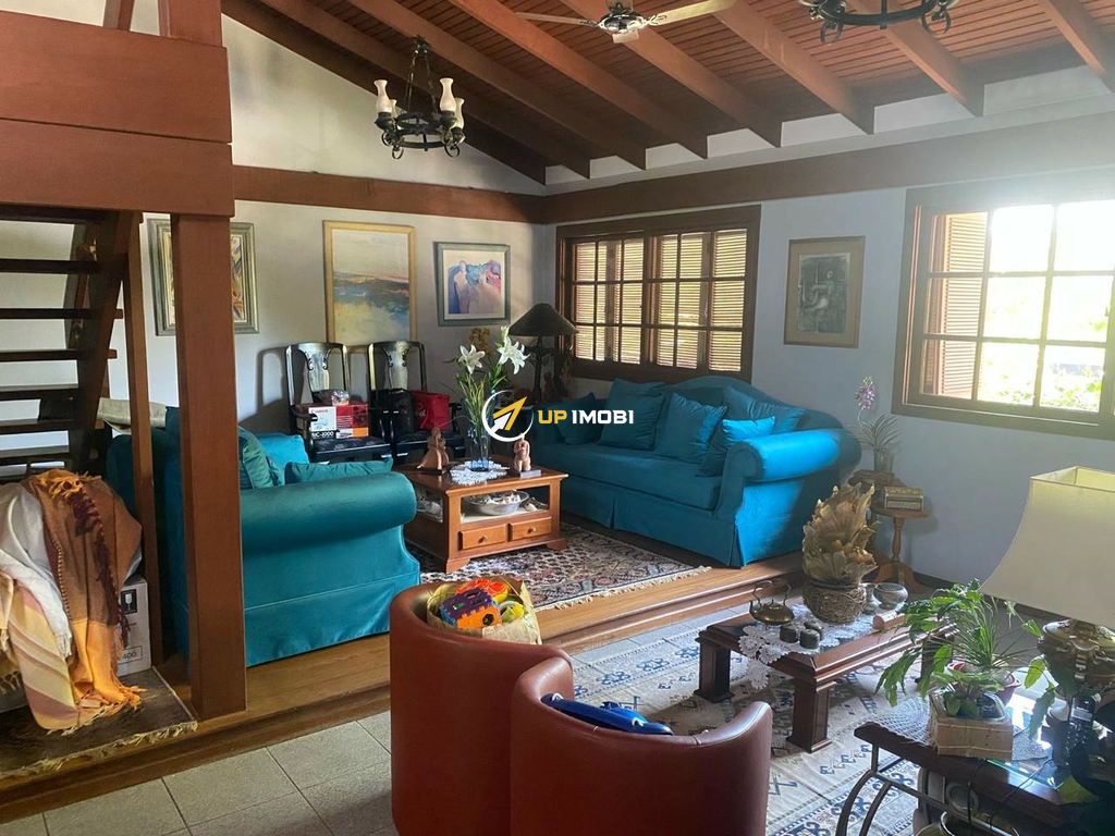 Casa com 400m², 5 dormitórios no bairro Chácara das Pedras em Porto Alegre para Comprar