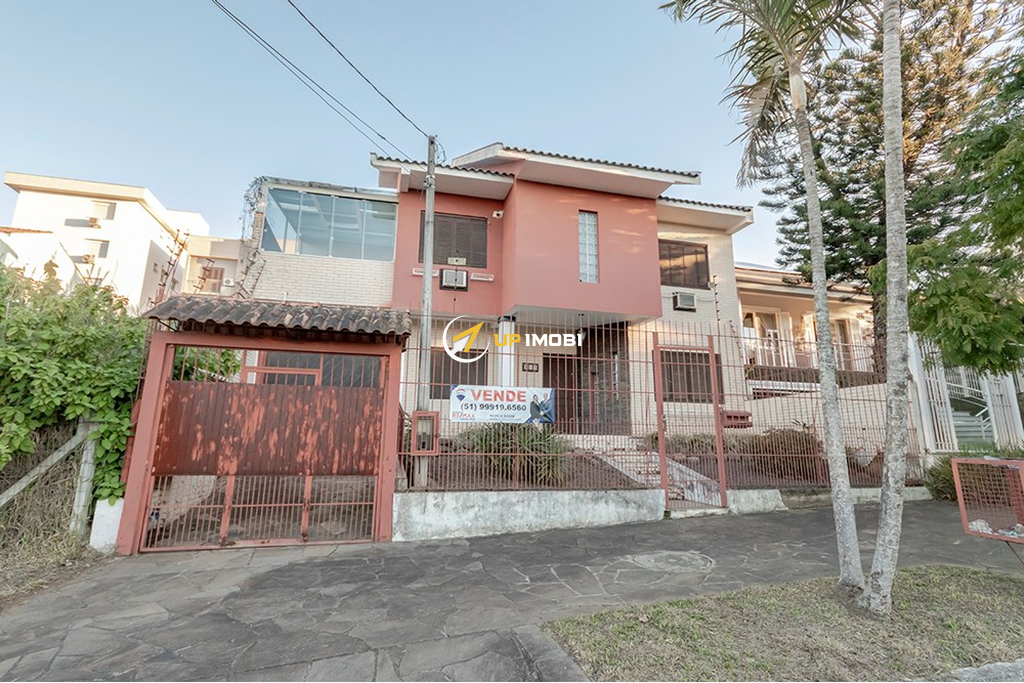 Casa com 360m², 4 dormitórios no bairro Jardim Planalto em Porto Alegre para Comprar