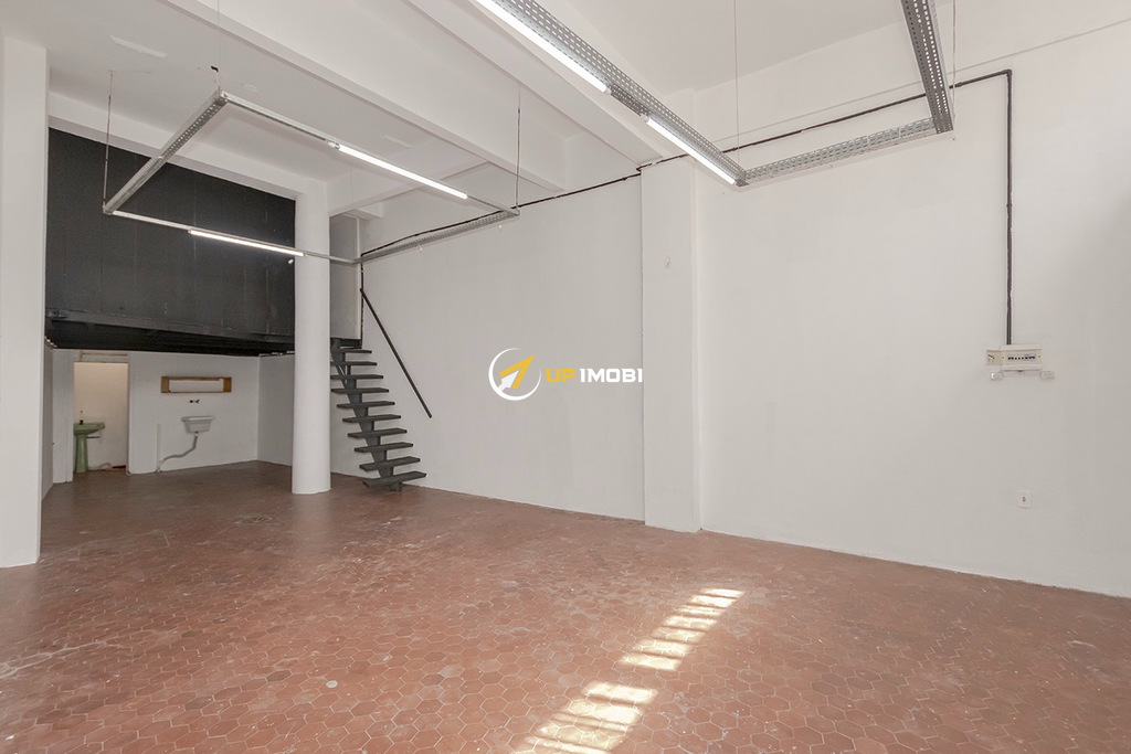 Sala Comercial com 60m² no bairro Floresta em Porto Alegre para Comprar