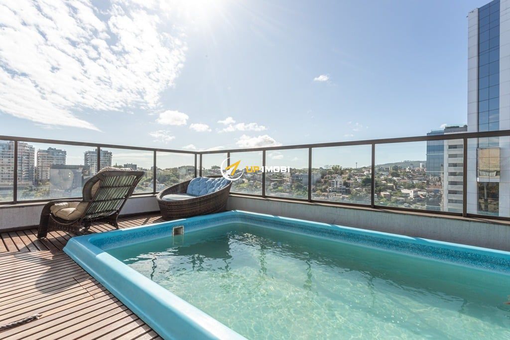 Cobertura com 240m², 3 dormitórios no bairro Chácara das Pedras em Porto Alegre para Comprar