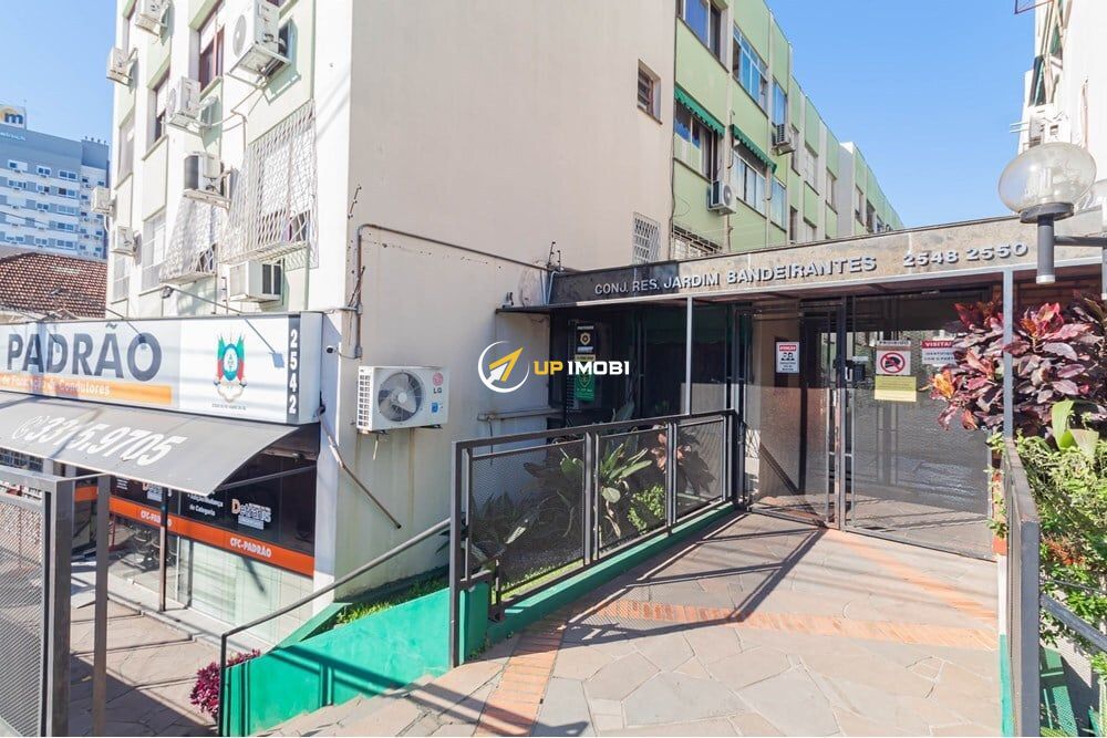 Apartamento com 67m², 2 dormitórios no bairro Teresópolis em Porto Alegre para Comprar