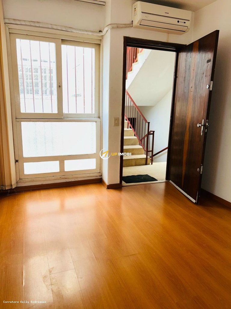 Apartamento com 54m², 2 dormitórios no bairro Medianeira em Porto Alegre para Comprar