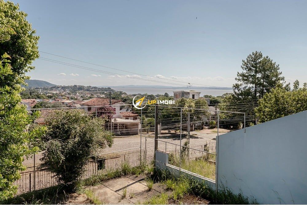 Casa com 250m², 3 dormitórios no bairro Espírito Santo em Porto Alegre para Comprar