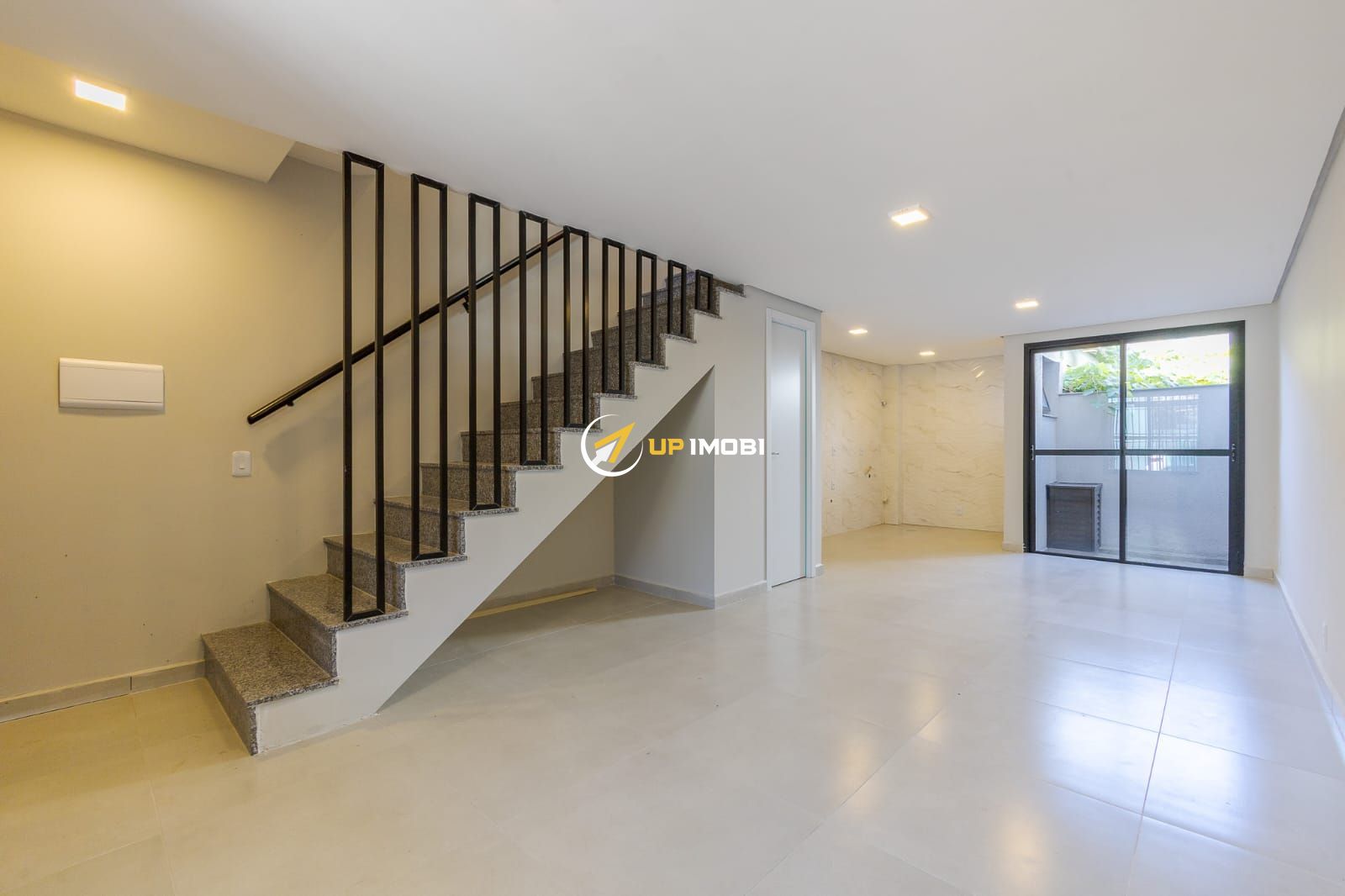 Casa de Condomínio com 94m², 3 dormitórios no bairro Medianeira em Porto Alegre para Comprar