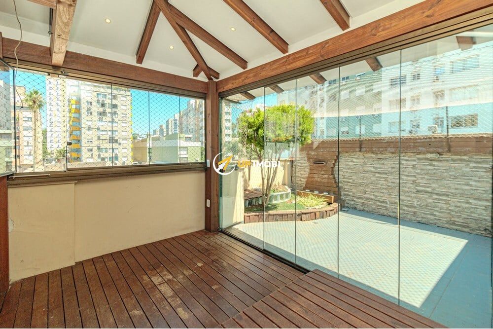 Cobertura com 139m², 2 dormitórios no bairro Santana em Porto Alegre para Comprar