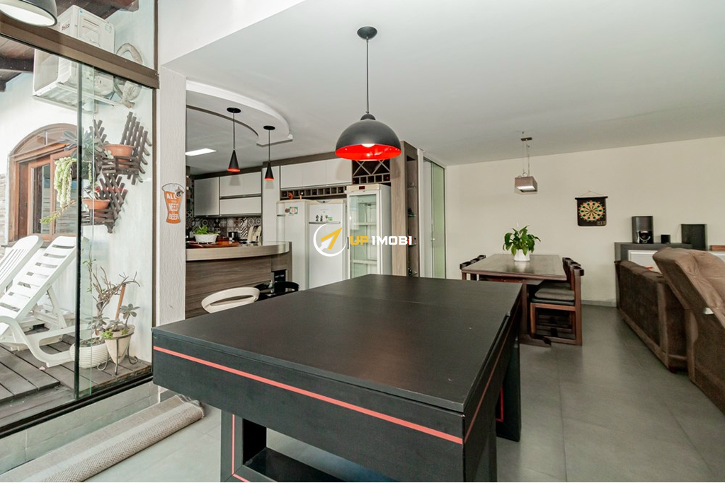 Casa com 280m², 4 dormitórios no bairro Jardim Planalto em Porto Alegre para Comprar