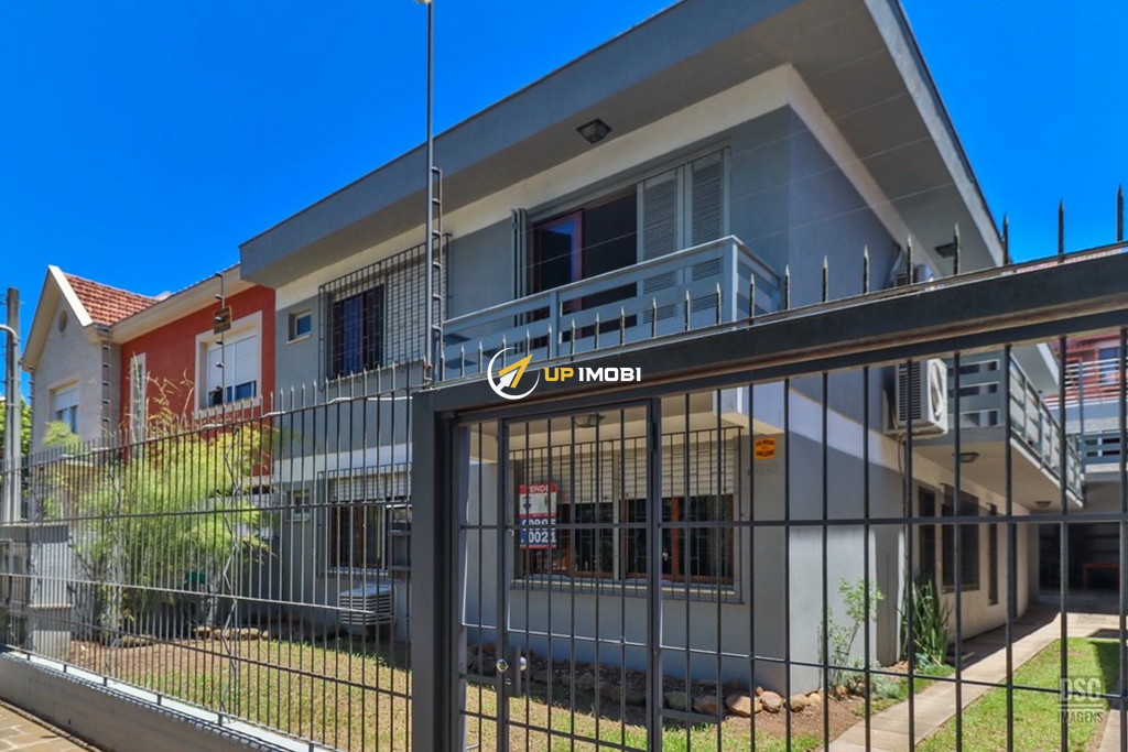 Casa com 330m², 7 dormitórios no bairro Vila Ipiranga em Porto Alegre para Comprar