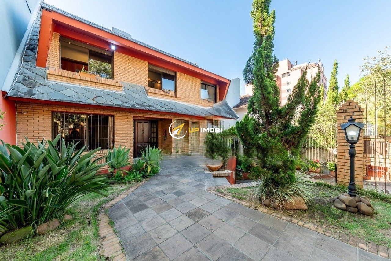Casa, 4 dormitórios no bairro Chácara das Pedras em Porto Alegre para Comprar