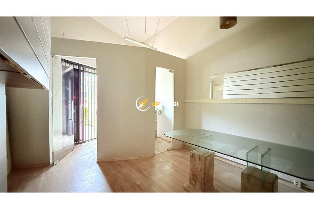 Sala Comercial com 35m² no bairro Petrópolis em Porto Alegre para Comprar