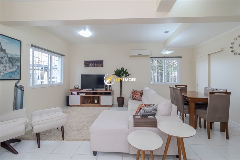 Casa com 109m², 3 dormitórios no bairro Lomba do Pinheiro em Porto Alegre para Comprar