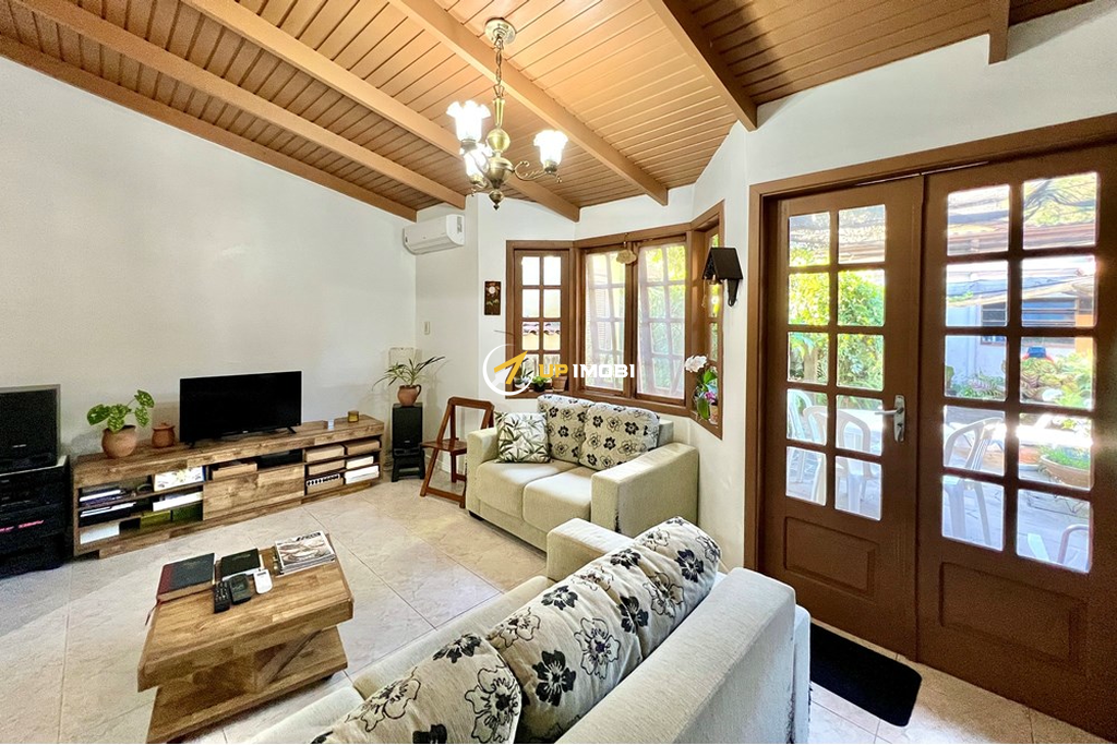 Casa com 262m², 3 dormitórios no bairro Nossa Senhora das Graças em Canoas para Comprar