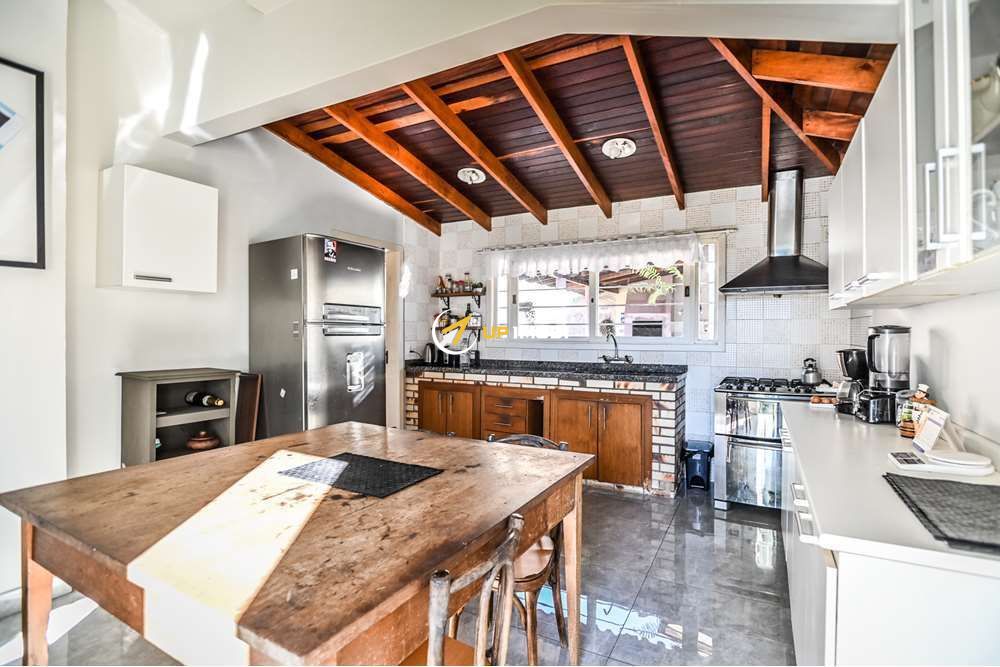 Casa com 150m², 3 dormitórios no bairro Santa Tereza em Porto Alegre para Comprar