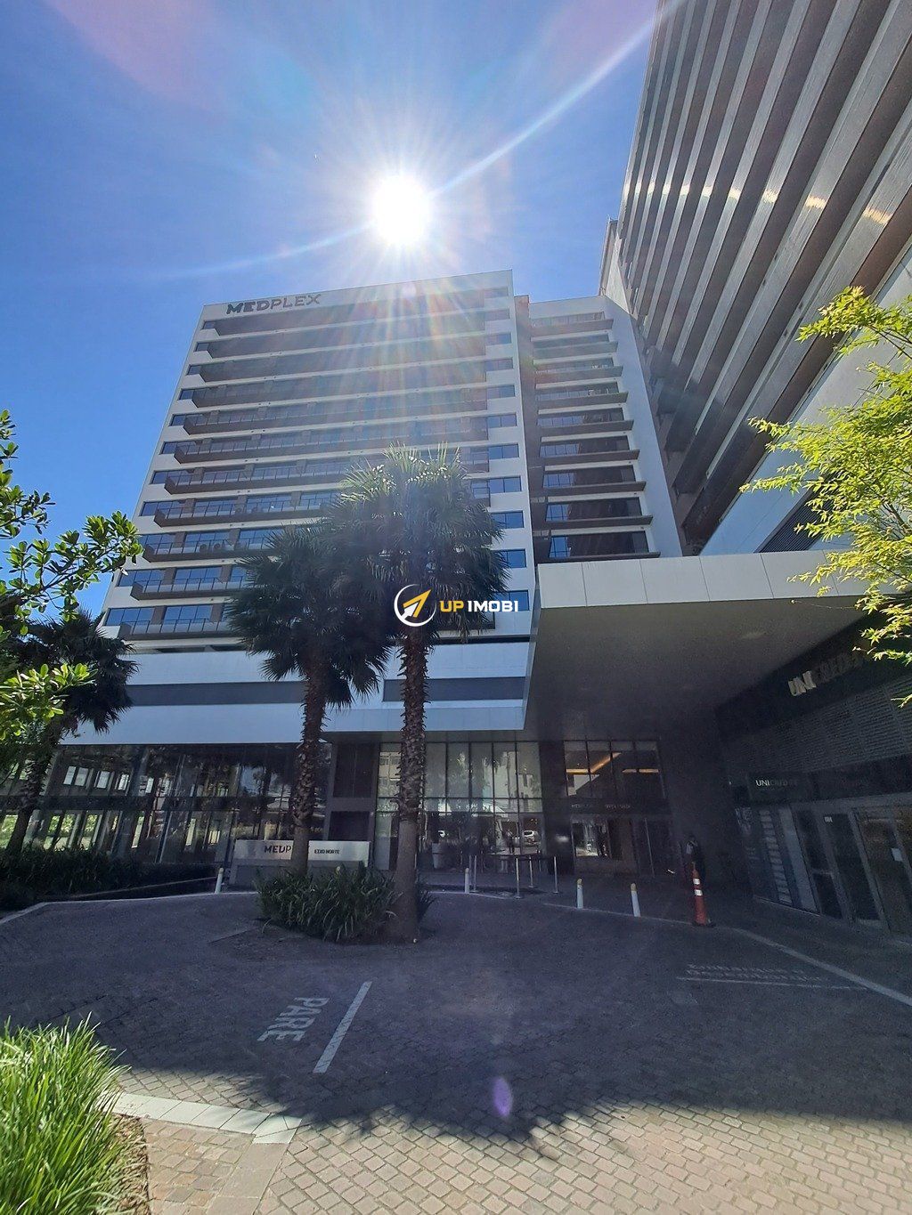 Sala Comercial com 113m² no bairro Cristo Redentor em Porto Alegre para Comprar