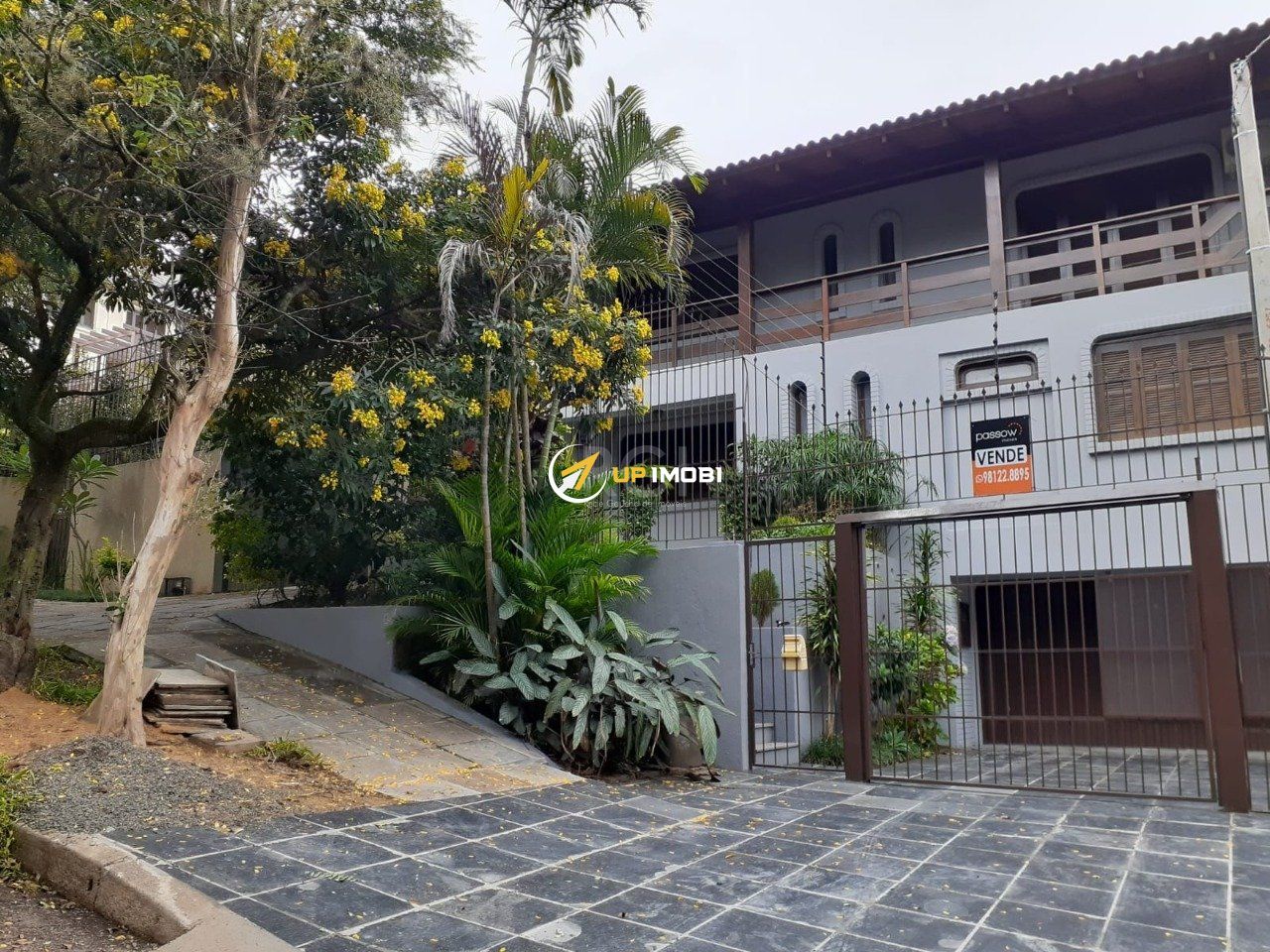 Casa com 204m², 4 dormitórios no bairro Cristal em Porto Alegre para Comprar