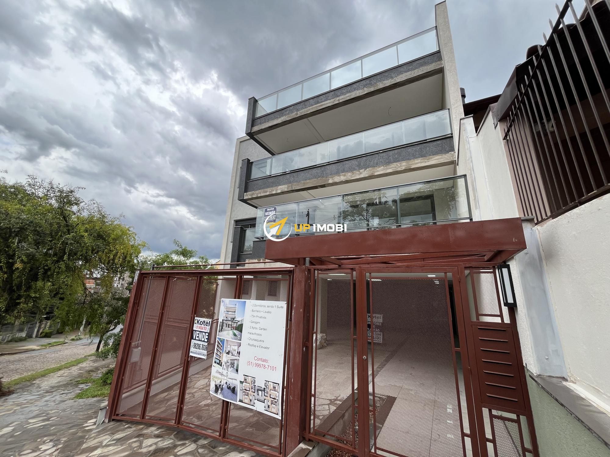 Apartamento, 2 dormitórios no bairro Três Figueiras em Porto Alegre para Comprar