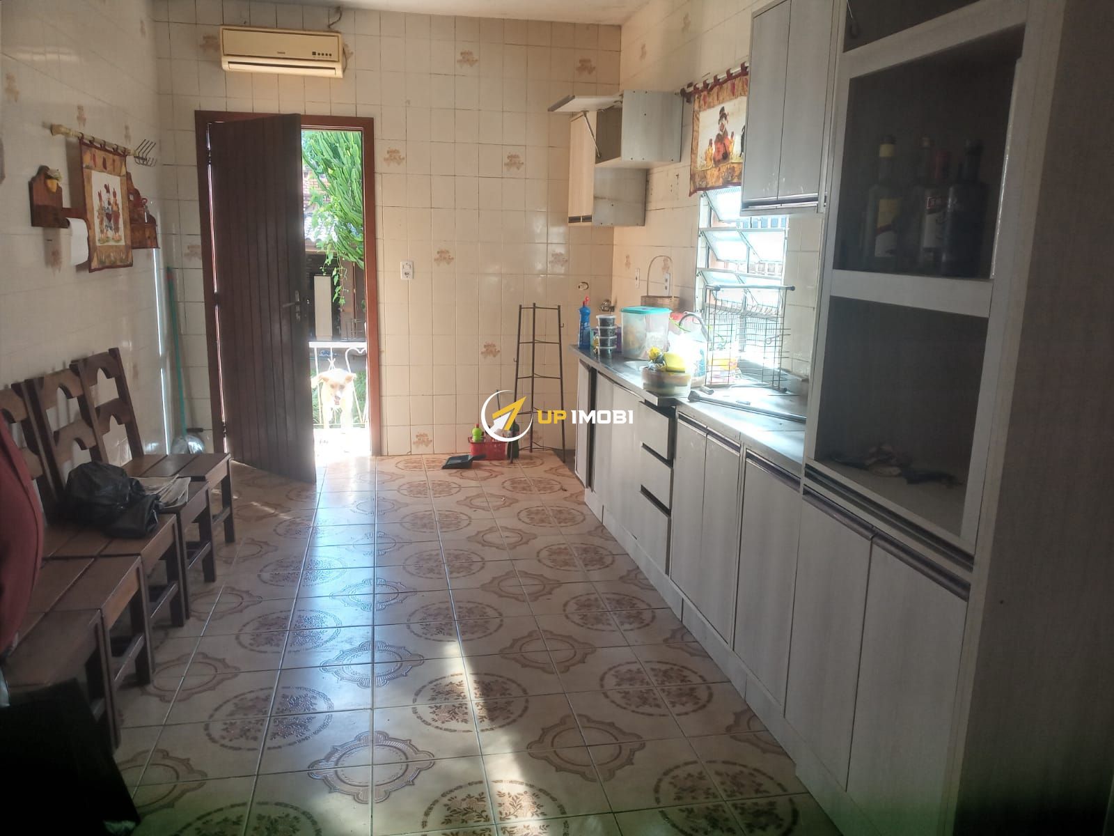 Casa, 3 dormitórios no bairro Medianeira em Porto Alegre para Comprar