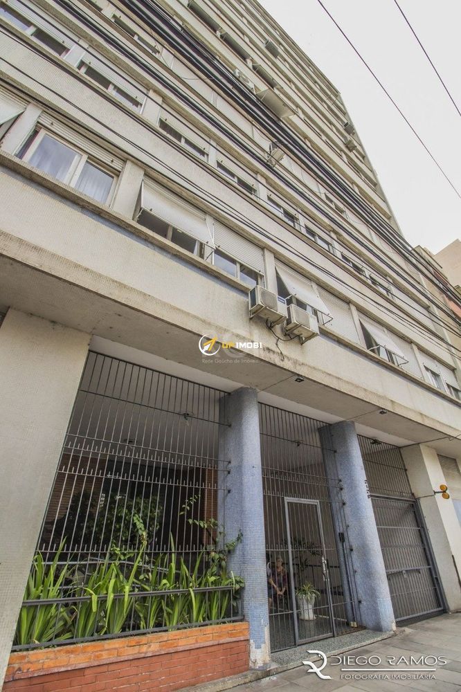 Apartamento, 2 dormitórios no bairro Santana em Porto Alegre para Comprar