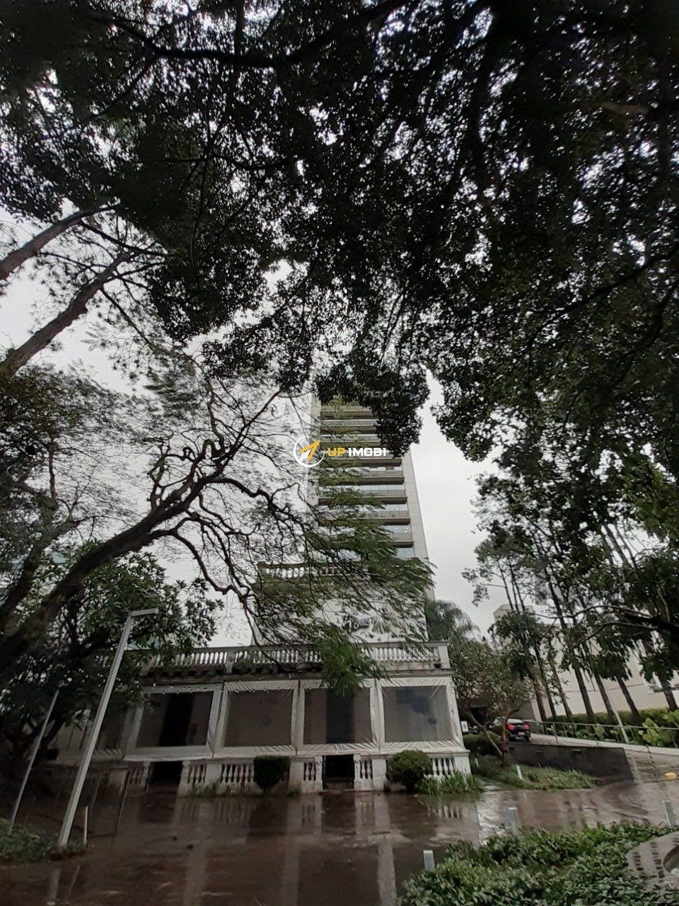 Sala Comercial no bairro Menino Deus em Porto Alegre para Comprar