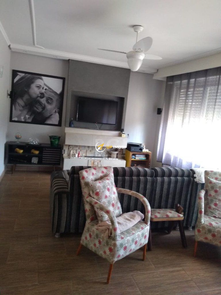 Casa com 254m², 3 dormitórios no bairro Sarandi em Porto Alegre para Comprar