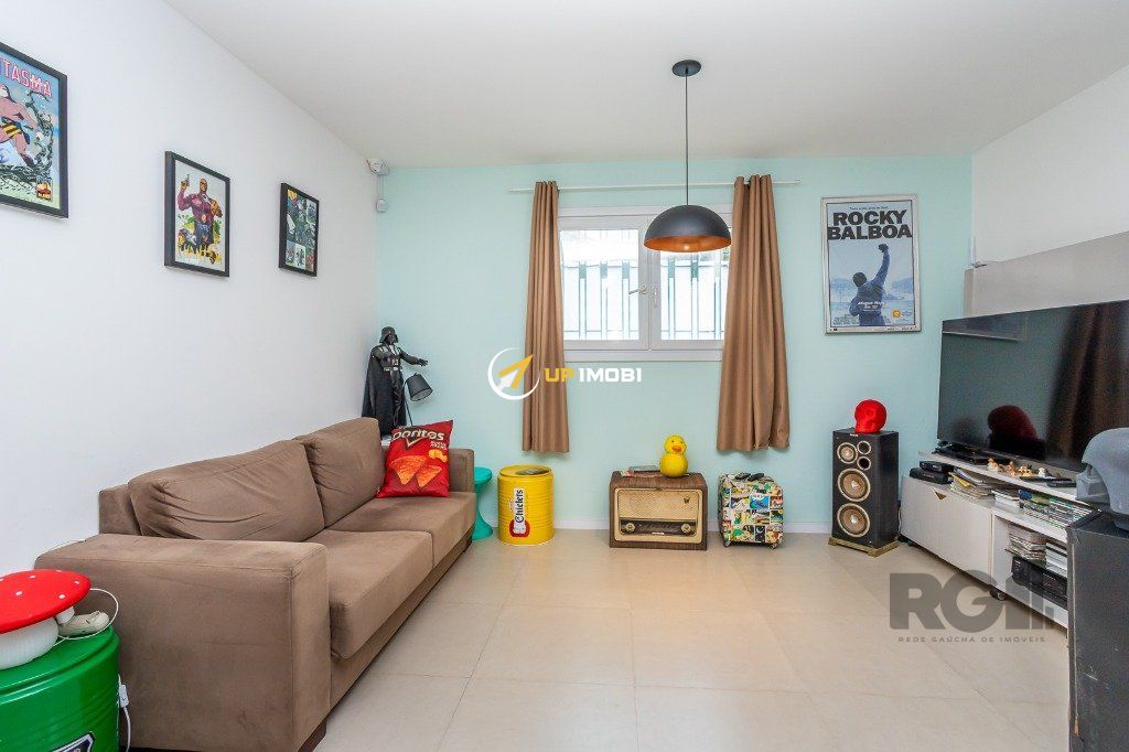 Casa com 167m², 3 dormitórios no bairro Jardim Sabará em Porto Alegre para Comprar