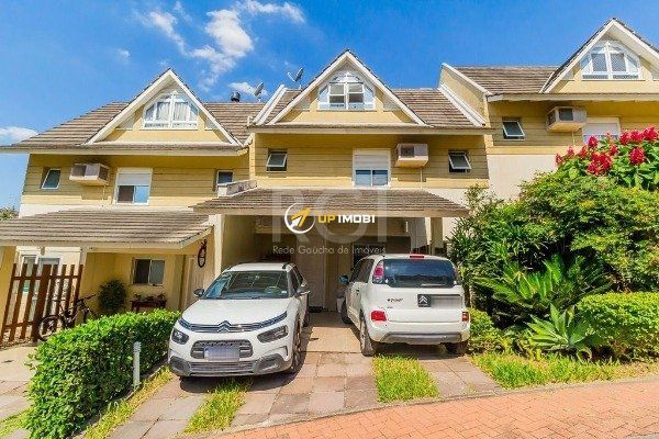 Casa de Condomínio, 4 dormitórios no bairro Teresópolis em Porto Alegre para Comprar