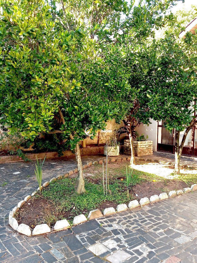 Casa com 170m², 4 dormitórios no bairro Tristeza em Porto Alegre para Comprar