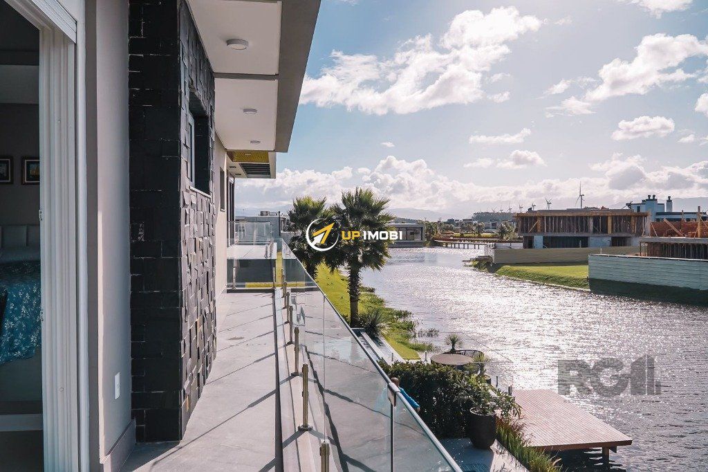 Casa de Condomínio com 363m², 5 dormitórios no bairro Centro em Xangri-Lá para Comprar