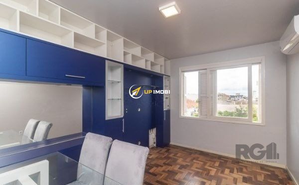 Apartamento, 2 dormitórios no bairro São Geraldo em Porto Alegre para Comprar