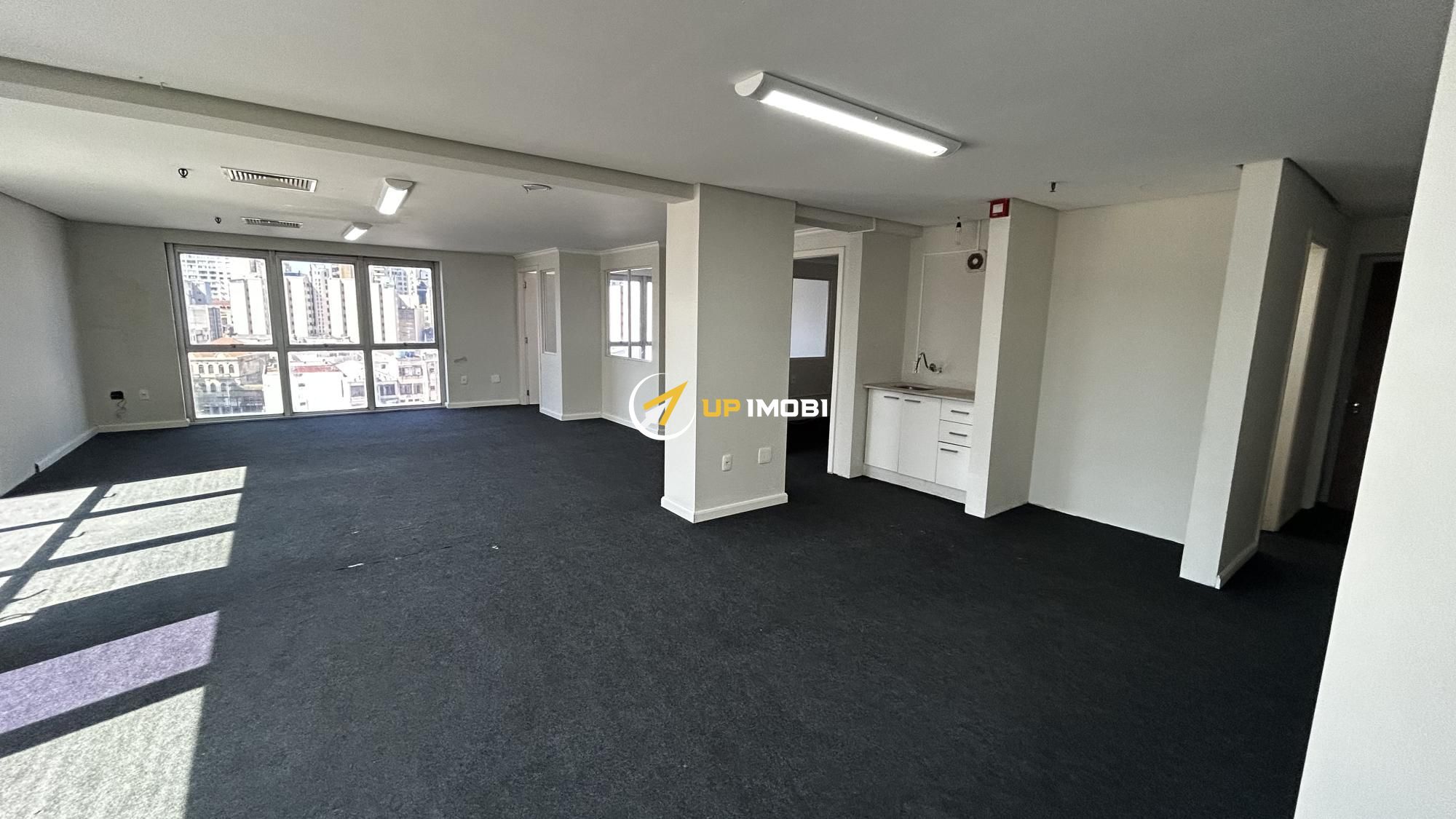 Sala Comercial, 1 dormitório no bairro Centro Histórico em Porto Alegre para Comprar