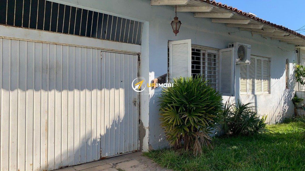 Casa com 180m², 4 dormitórios no bairro Cavalhada em Porto Alegre para Comprar