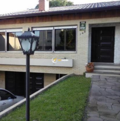 Casa com 245m², 3 dormitórios no bairro Teresópolis em Porto Alegre para Comprar