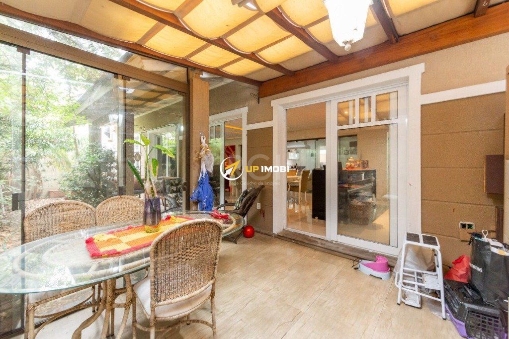 Casa de Condomínio, 4 dormitórios no bairro Jardim Carvalho em Porto Alegre para Comprar