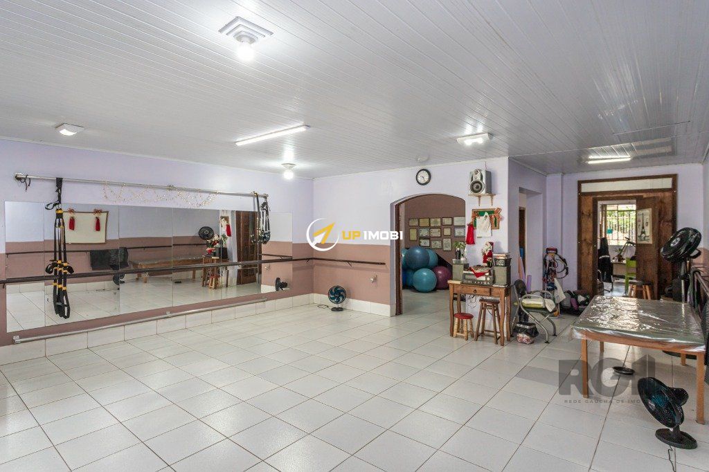 Casa com 285m², 5 dormitórios no bairro Santana em Porto Alegre para Comprar