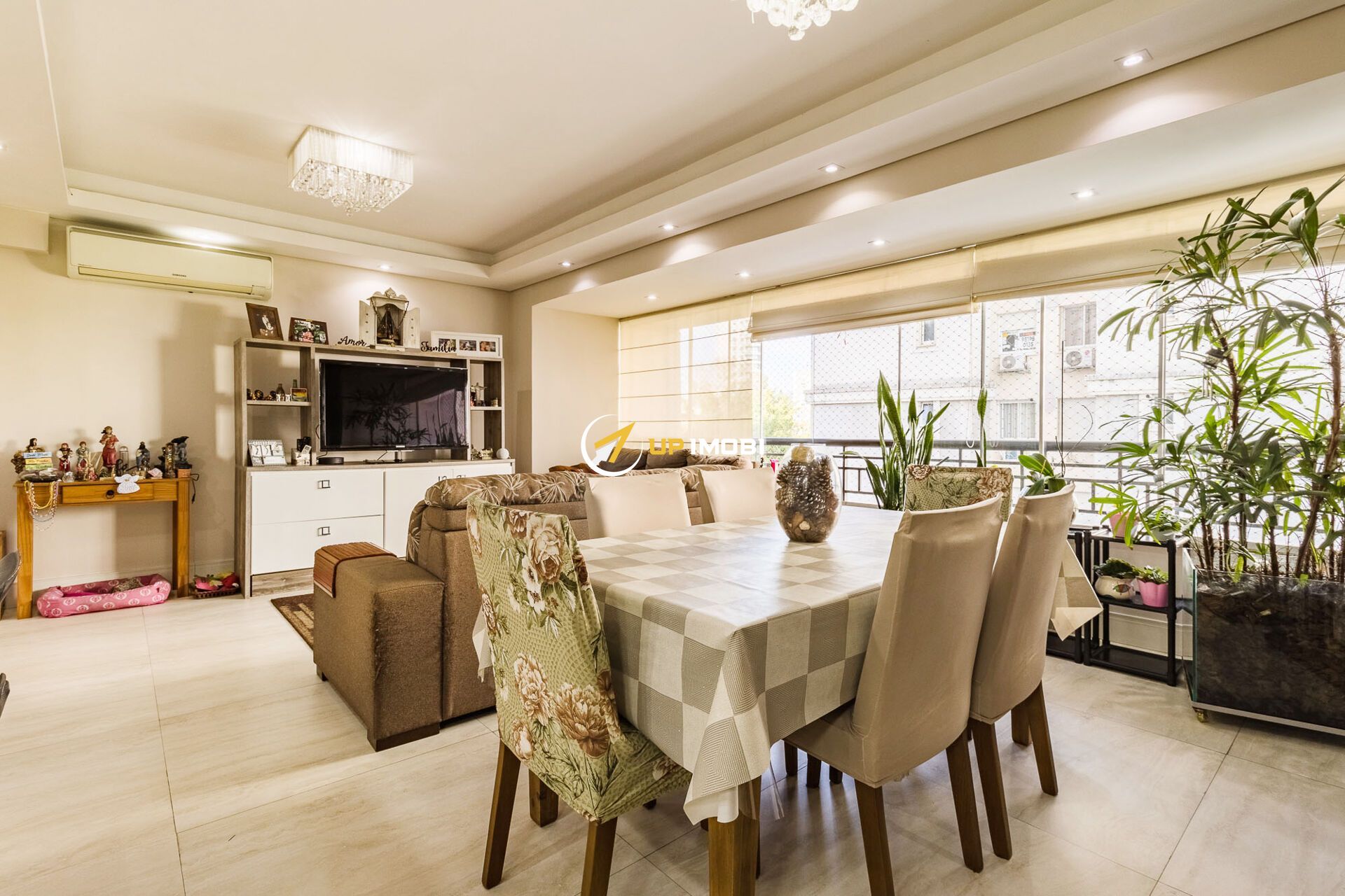 Apartamento com 105m², 3 dormitórios no bairro Passo da Areia em Porto Alegre para Comprar