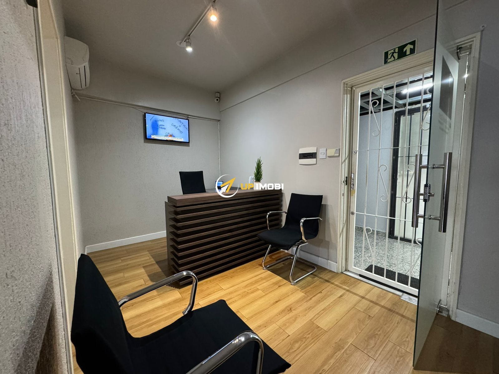 Sala Comercial com 54m², 1 dormitório no bairro Centro Histórico em Porto Alegre para Comprar