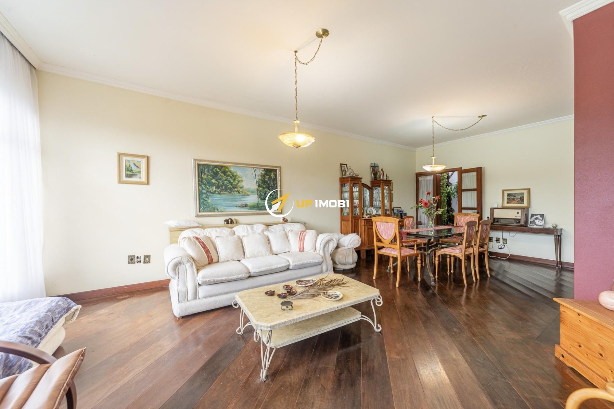 Casa com 248m², 3 dormitórios no bairro Três Figueiras em Porto Alegre para Comprar