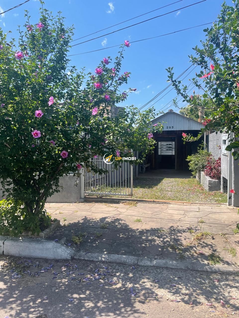 Casa, 3 dormitórios no bairro Rubem Berta em Porto Alegre para Comprar